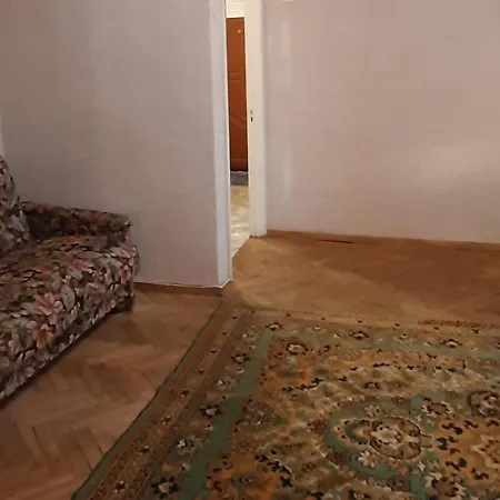 эконом вариант - в центре из первых рук Apartment Chernihiv